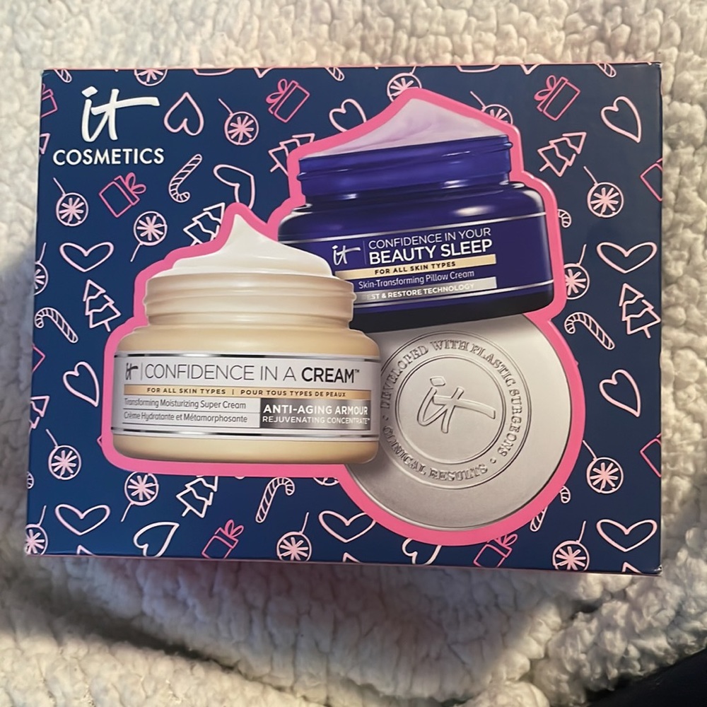 It cosmetics day and night cream set NWT